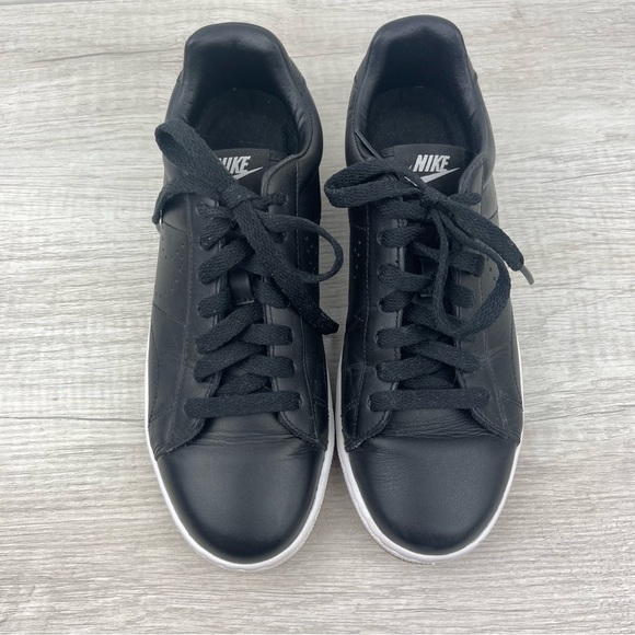 Nike Women’s Tennis 'Classic Ultra’ Leather Sneaker in Black, US 7.5 - Picture 2 of 13
